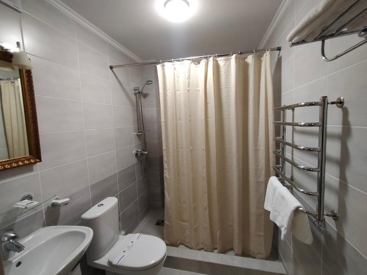 ホテルЛаториця Suskovo エクステリア 写真